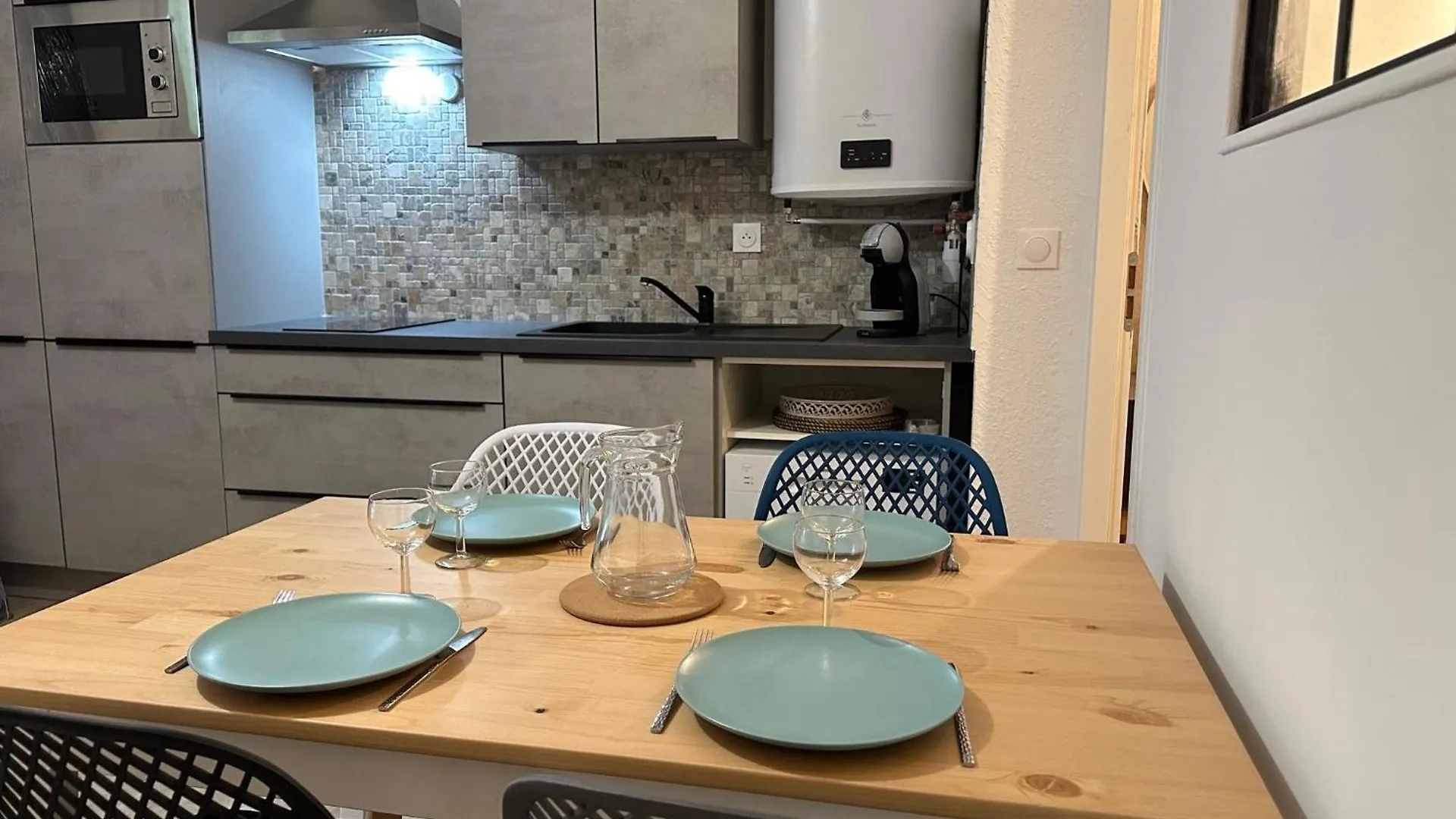 Apartment Appartement Climatise Avec Chambre Et Parking Privatif Locations Vld Camargue Saintes-Maries-de-la-Mer