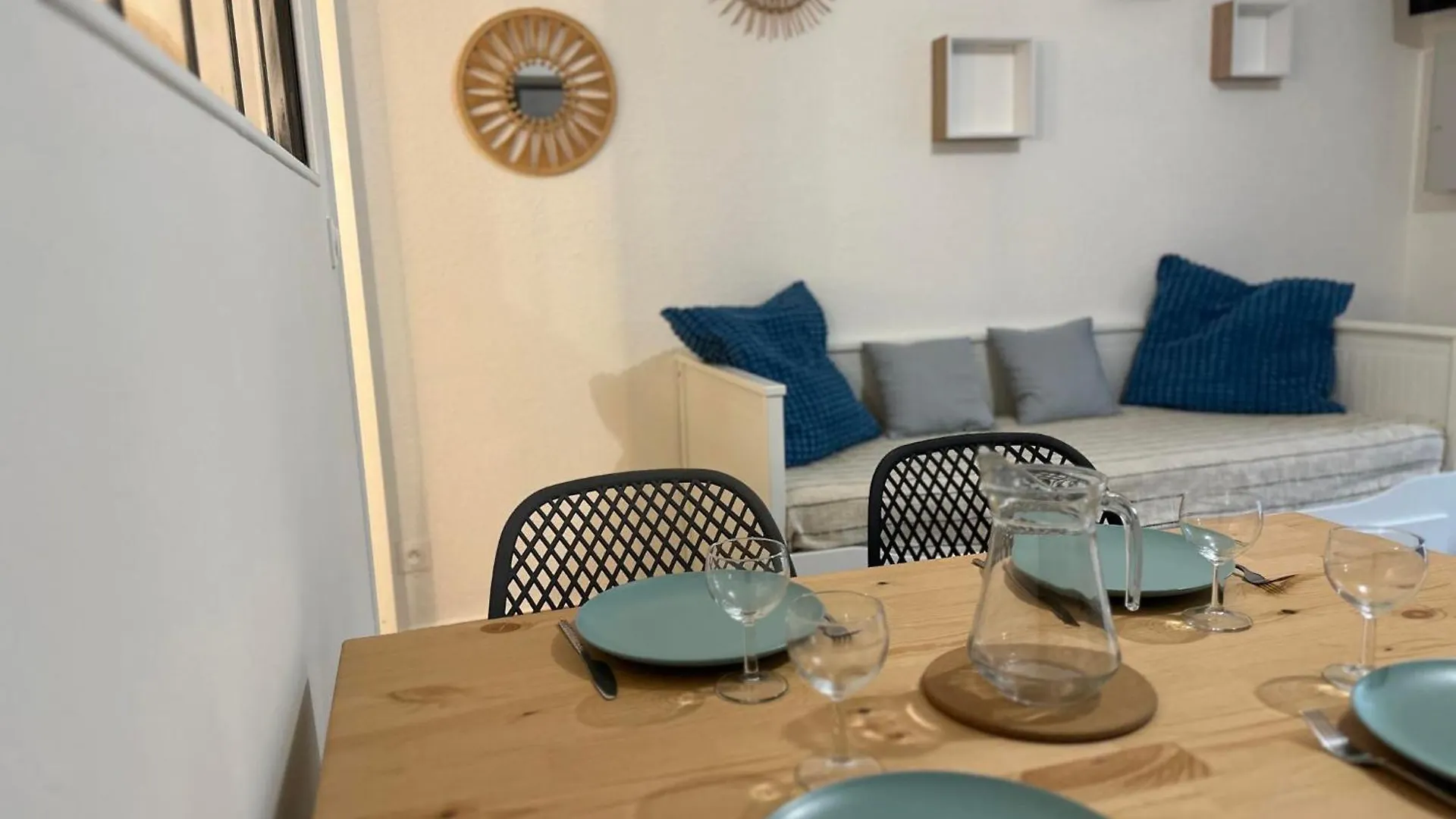 Appartement Climatise Avec Chambre Et Parking Privatif Locations Vld Camargue Saintes-Maries-de-la-Mer