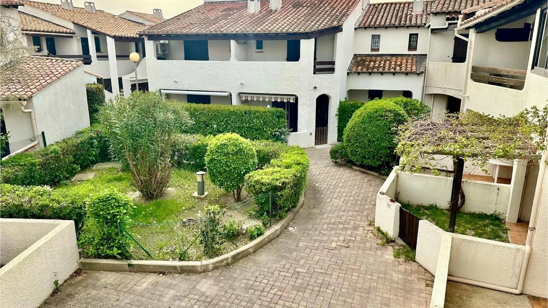 Appartement Climatise Avec Chambre Et Parking Privatif Locations Vld Camargue Saintes-Maries-de-la-Mer Apartment