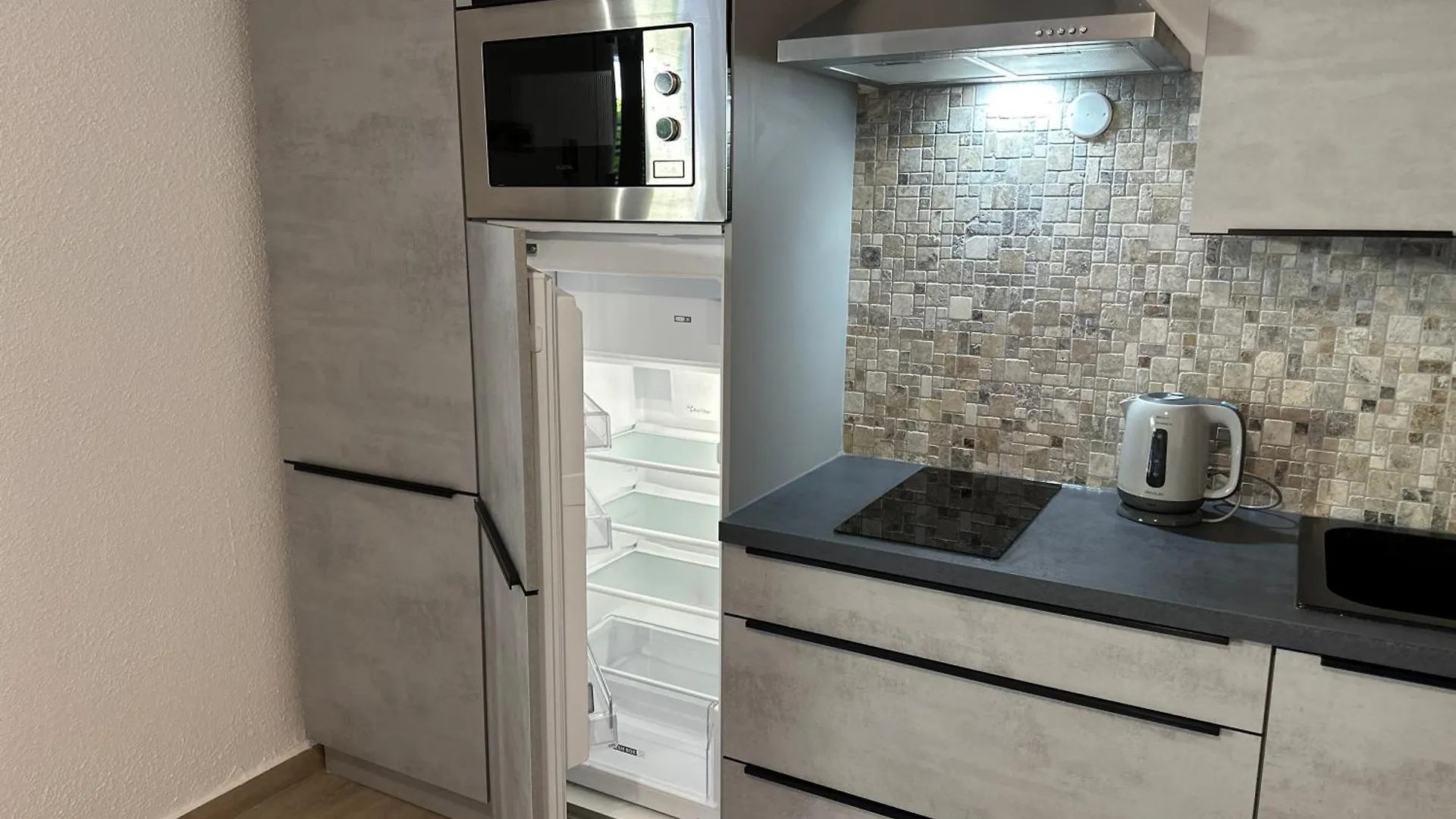Appartement Climatise Avec Chambre Et Parking Privatif Locations Vld Camargue Saintes-Maries-de-la-Mer Apartment