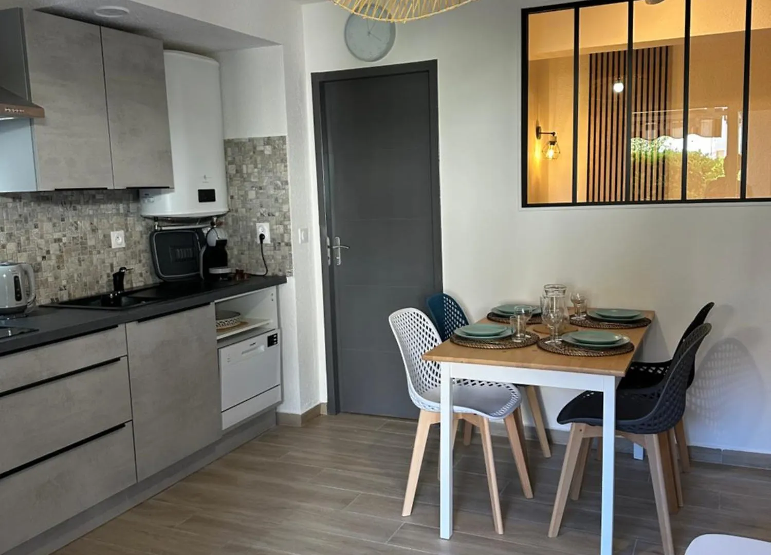 Apartment Appartement Climatise Avec Chambre Et Parking Privatif Locations Vld Camargue Saintes-Maries-de-la-Mer