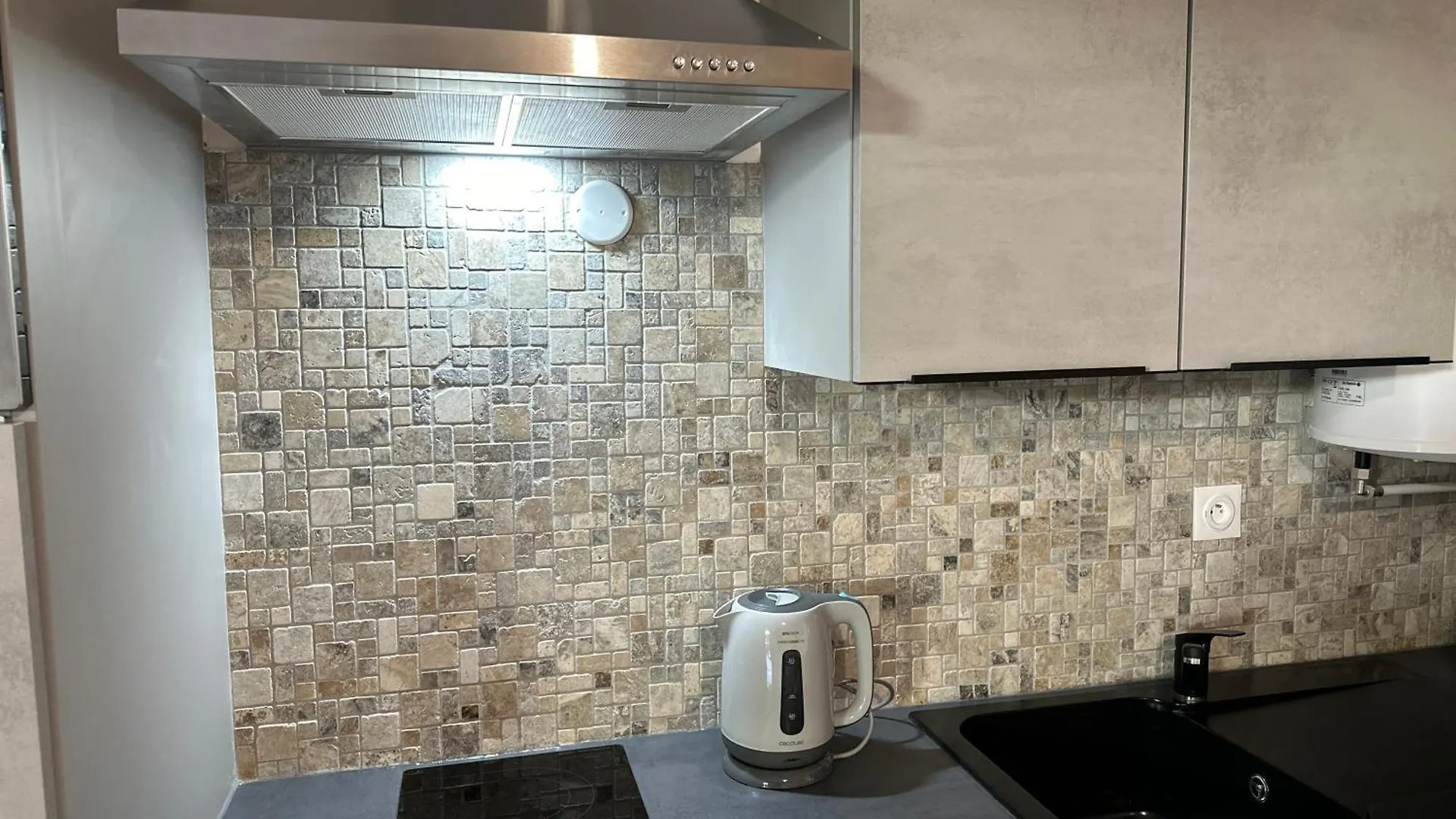 Apartment Appartement Climatise Avec Chambre Et Parking Privatif Locations Vld Camargue Saintes-Maries-de-la-Mer