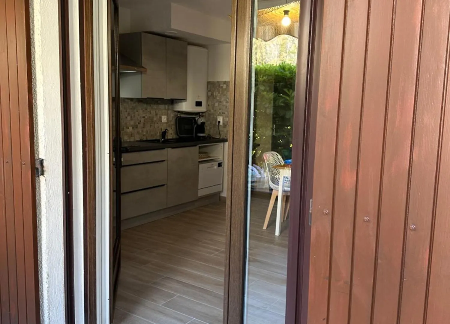 Appartement Climatise Avec Chambre Et Parking Privatif Locations Vld Camargue Saintes-Maries-de-la-Mer Apartment