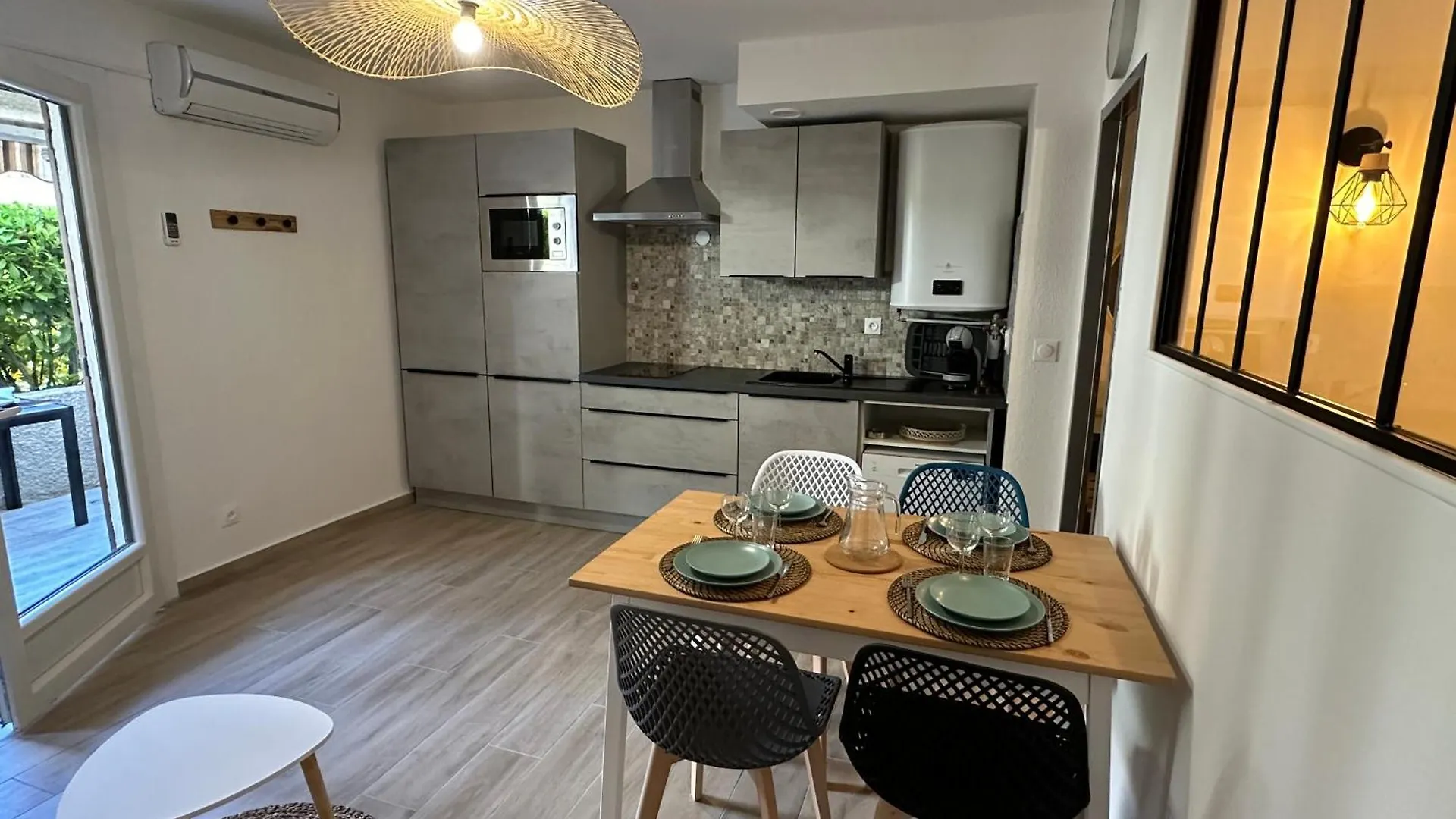 Appartement Climatise Avec Chambre Et Parking Privatif Locations Vld Camargue Saintes-Maries-de-la-Mer Apartment