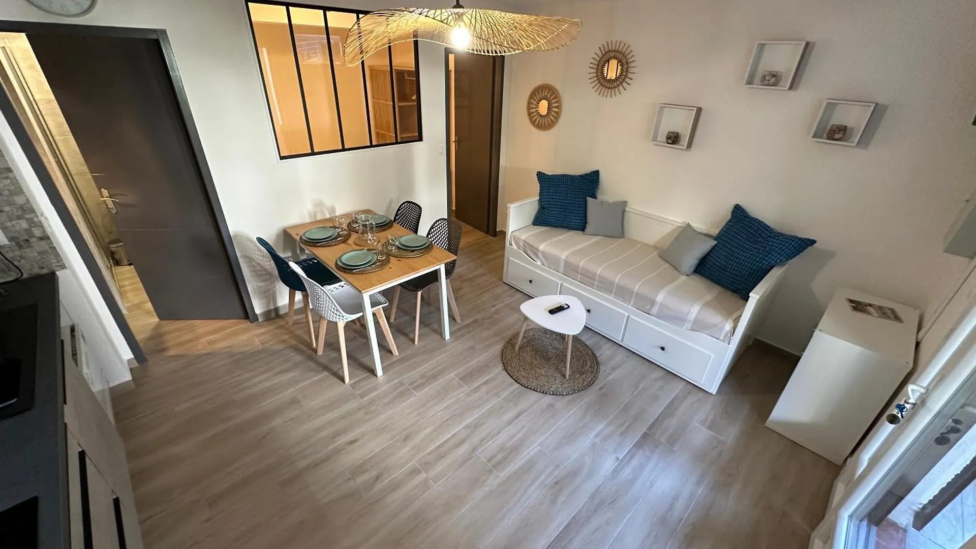 Apartment Appartement Climatise Avec Chambre Et Parking Privatif Locations Vld Camargue Saintes-Maries-de-la-Mer
