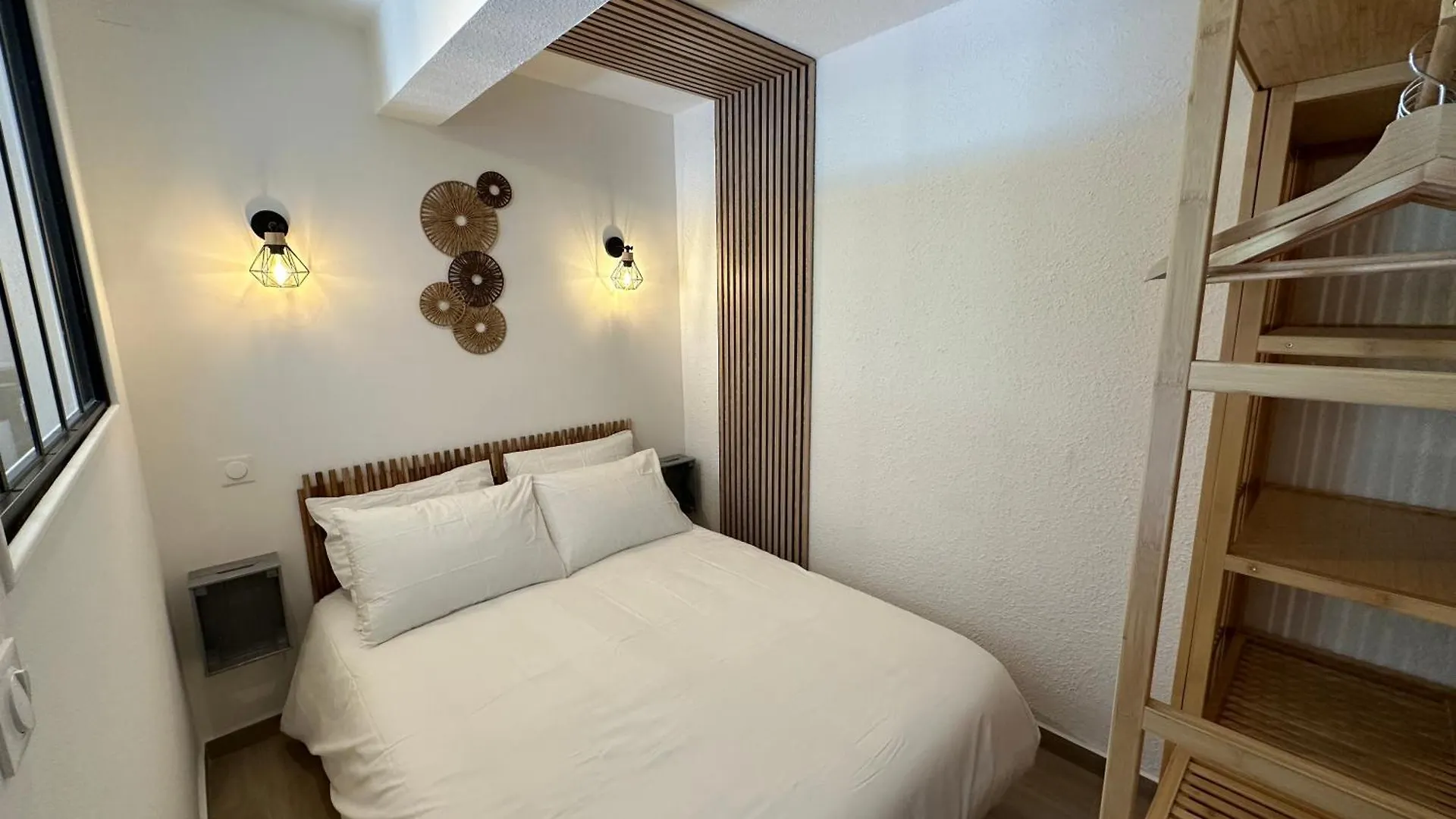 Appartement Climatise Avec Chambre Et Parking Privatif Locations Vld Camargue Saintes-Maries-de-la-Mer 0*,  France