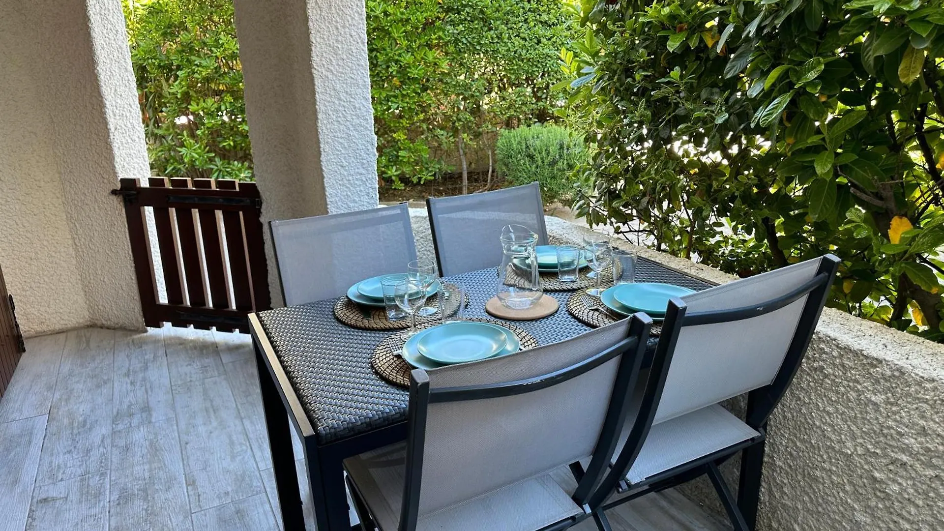 Apartment Appartement Climatise Avec Chambre Et Parking Privatif Locations Vld Camargue Saintes-Maries-de-la-Mer France
