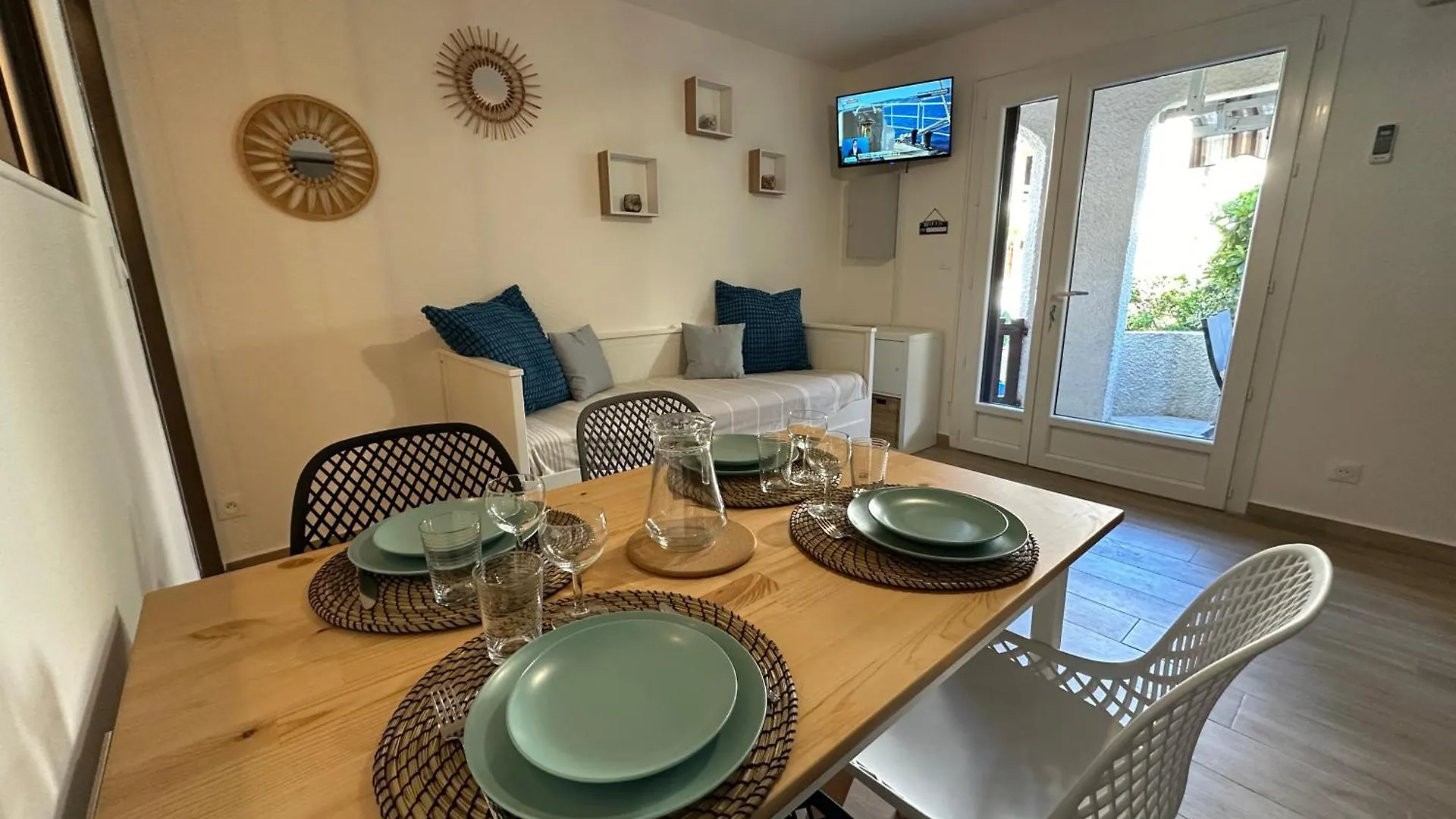 Appartement Climatise Avec Chambre Et Parking Privatif Locations Vld Camargue Saintes-Maries-de-la-Mer