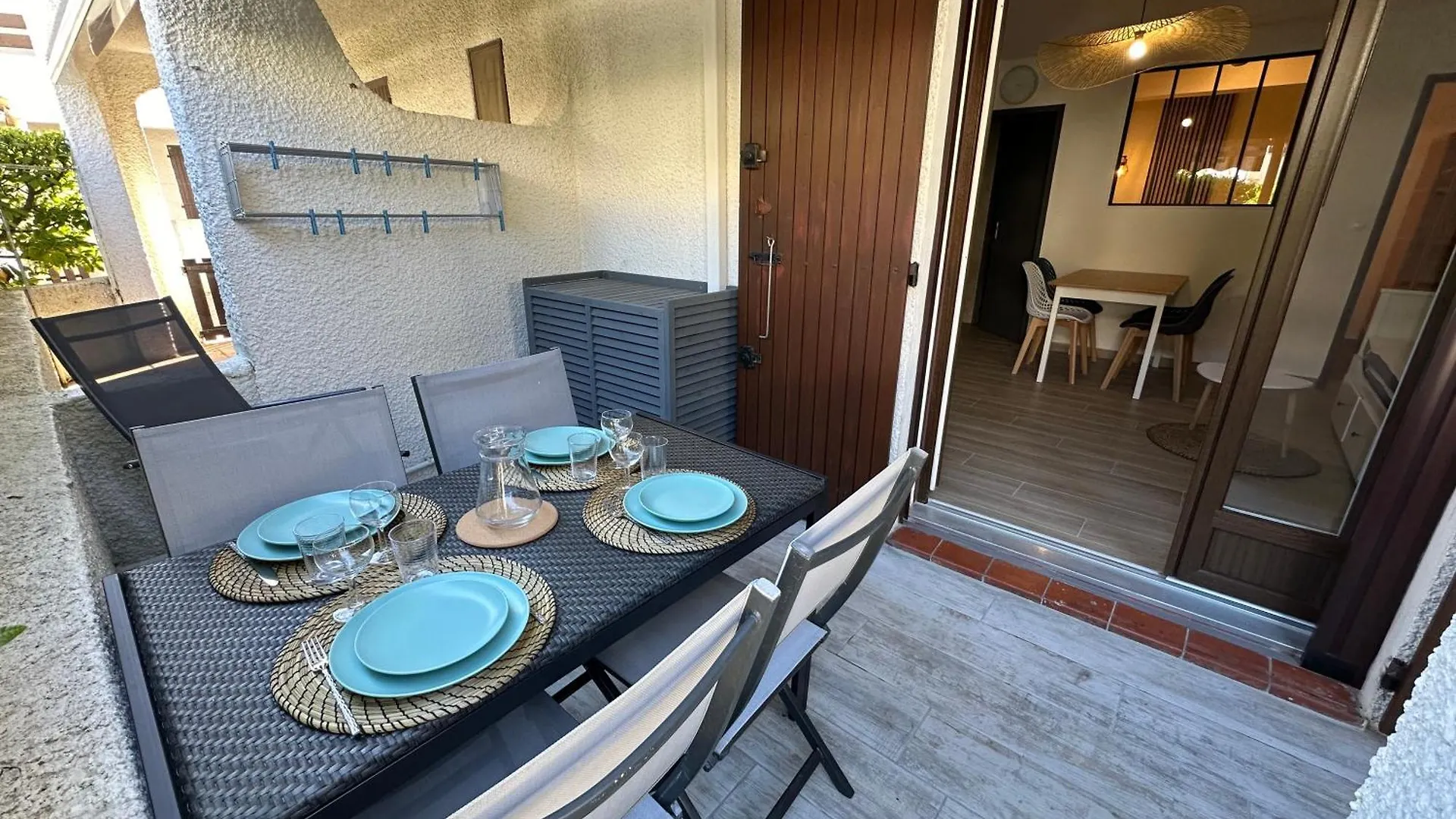 Apartment Appartement Climatise Avec Chambre Et Parking Privatif Locations Vld Camargue Saintes-Maries-de-la-Mer France